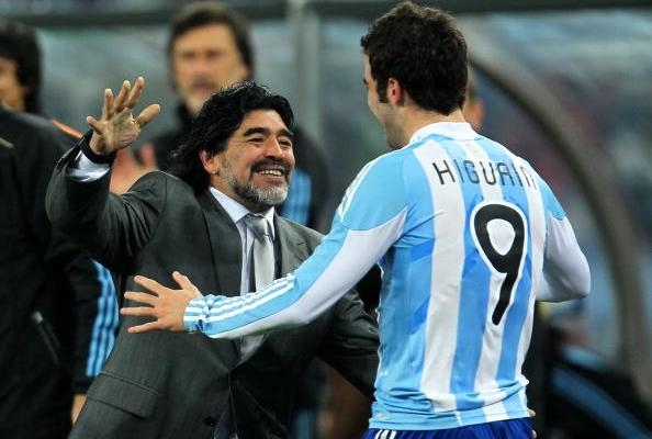 getty_maradonahiguain20130917
