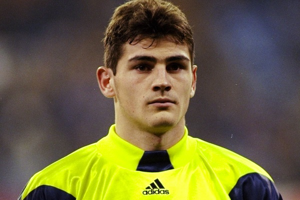 getty_casillasiker19991207