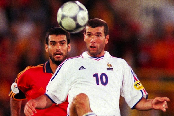 getty_zidaneguardiola20000625