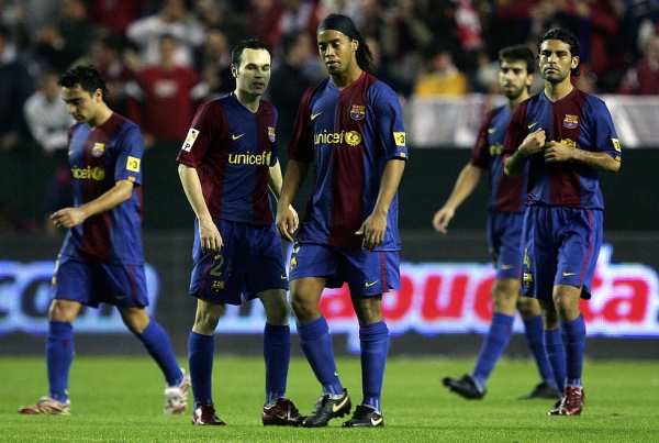 getty_iniestaronaldinhobarca2007