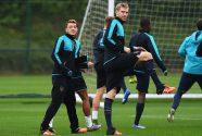 getty_ozilmertesacker20151019