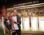 Arjen Robben Visits FC Bayern Museum