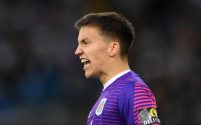 Suomalaismaalivahdille tärkeä jatkosopimus Englannissa – kesän tuska helpottamassa Leeds United v Crewe Alexandra – Carabao Cup Second Round