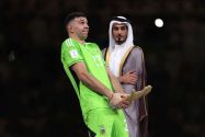 FIFA on käynnistänyt tutkinnan Argentiinan käytöksestä MM-kisojen loppuottelun yhteydessä getty_MartinezEmiliano20221218 (3)