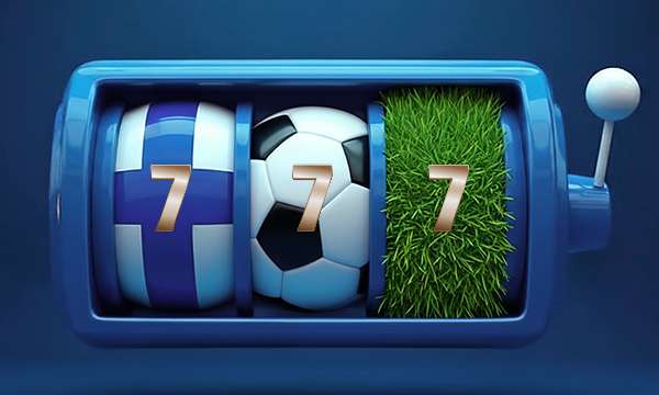 Kolikkopelin 777-rullat, joissa Suomen lippu, jalkapallo ja nurmikko – ilmaiskierrokset suomalaisille nettikasinoilla