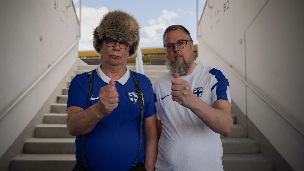 Sinivalkoinen palaa: Huuhkajien uudet paidat — photo: SuomiFutis