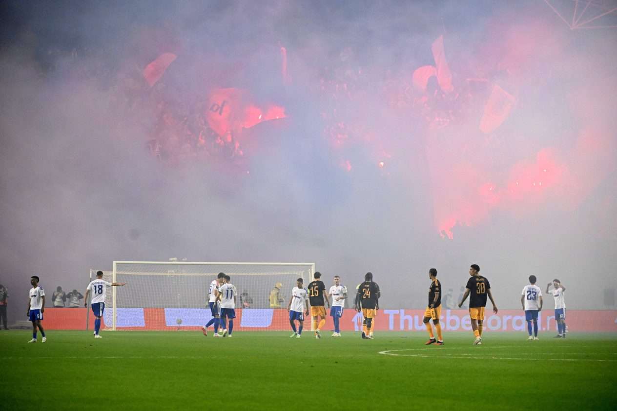Hajdukin fanit polttivat arkun ennen Ajax-ottelua — aop_AjaxSplit16102026