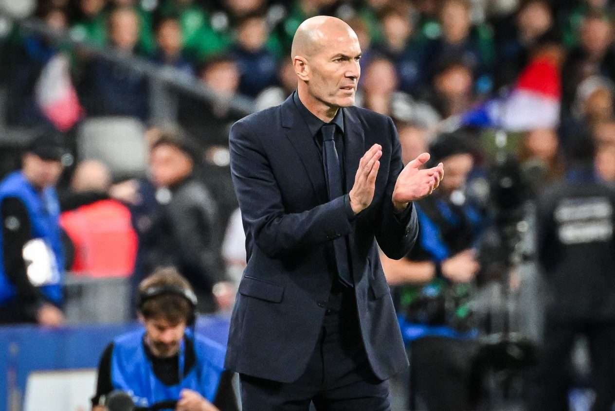 Zidanen Ranska nousi takaa-ajosta Belgiaa vastaan — aop_ZidaneZinedine20261002
